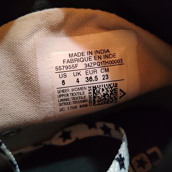 Converse Womens size 6 Black and white with star shoe laces. - Picture 4 of 4